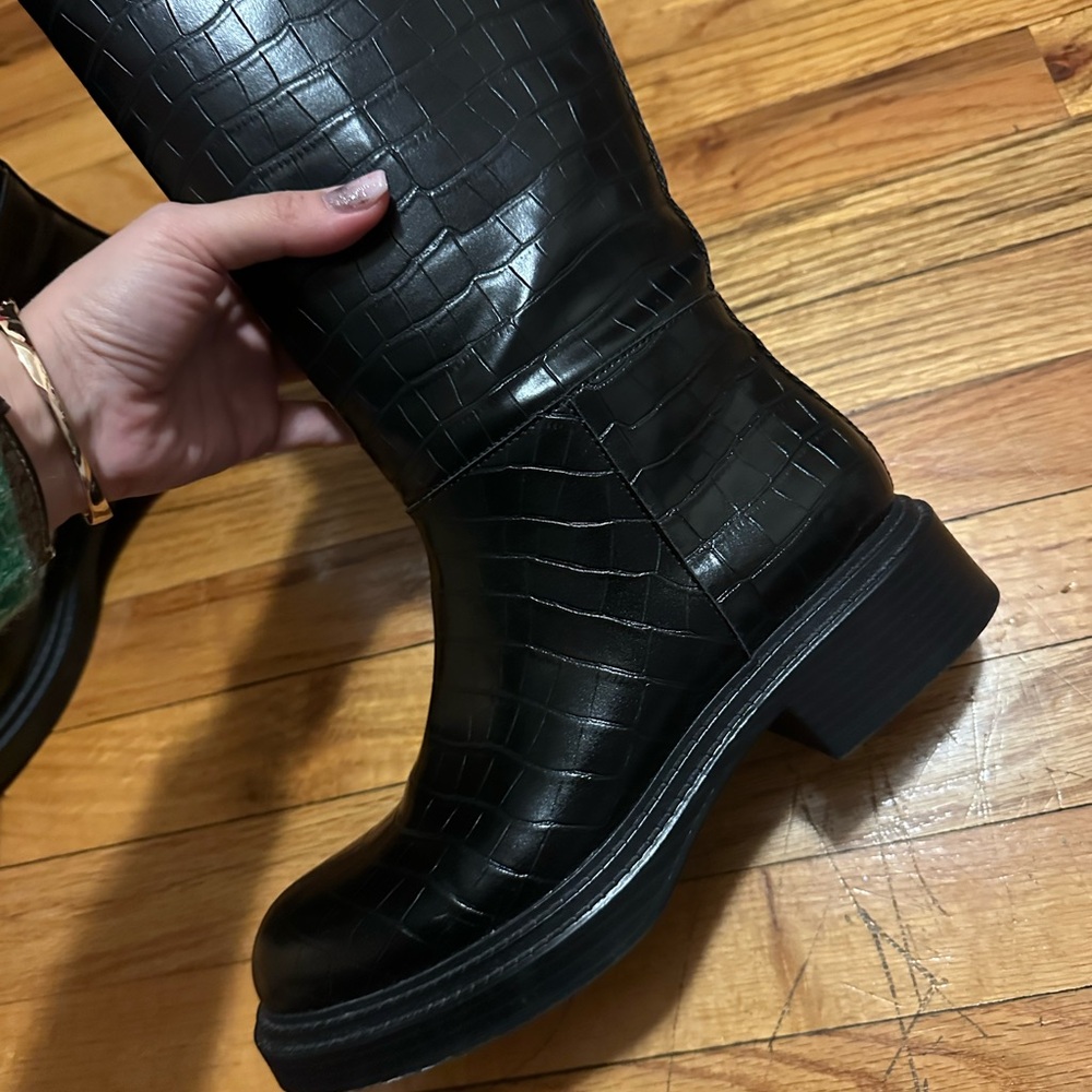 Zara Black Croc-Pattern Ankle Boots